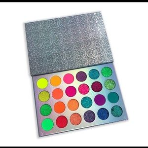 24 matte and glitter eyeshadow palette